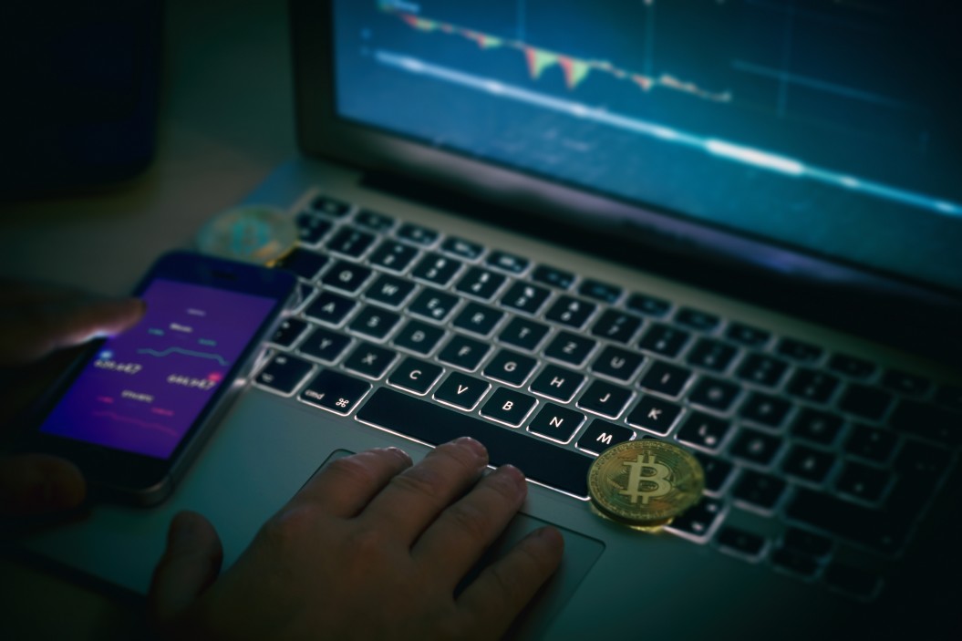 finance-daytrader-using-laptop-computer-screens-and-mobile-phone-bitcoin-chain-stock-savings